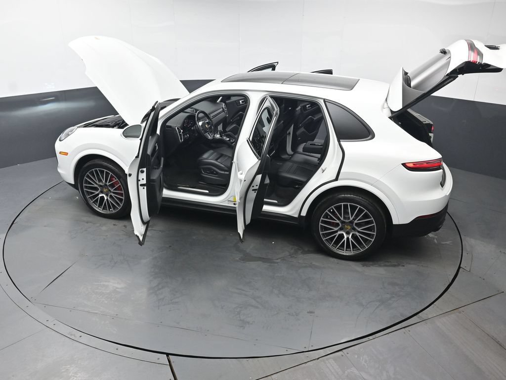 Used 2022 Porsche Cayenne AWD/4WD image 53