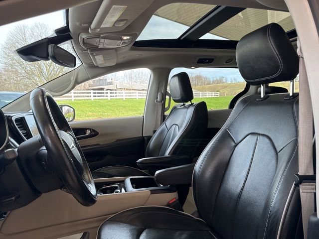 Used 2022 Chrysler Pacifica Limited image 4