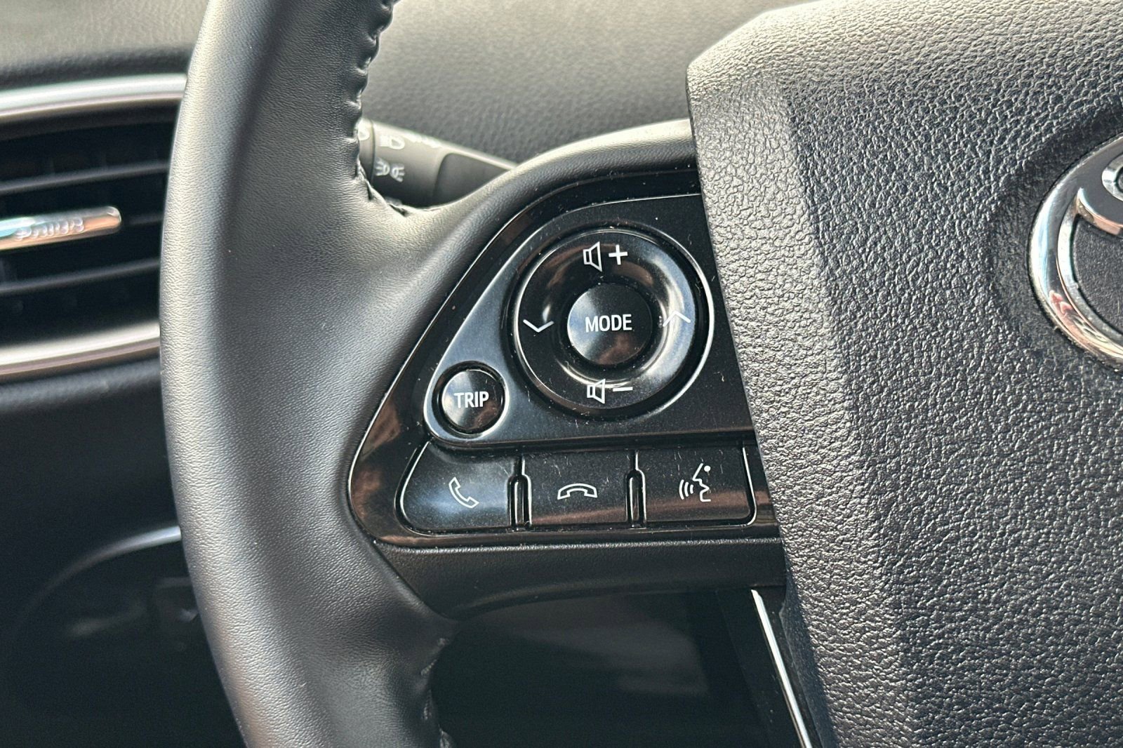 Used 2022 Toyota Prius Prime XLE image 35