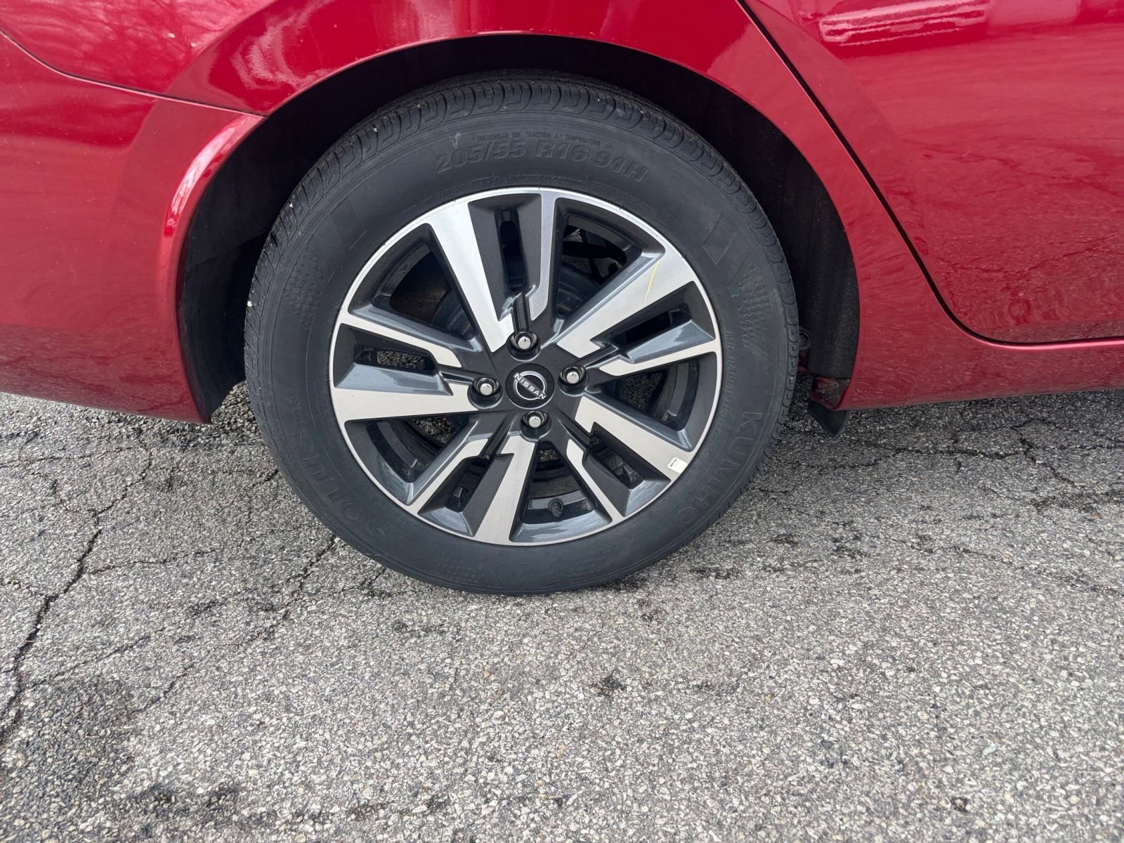 Used 2025 Nissan Versa SV image 28