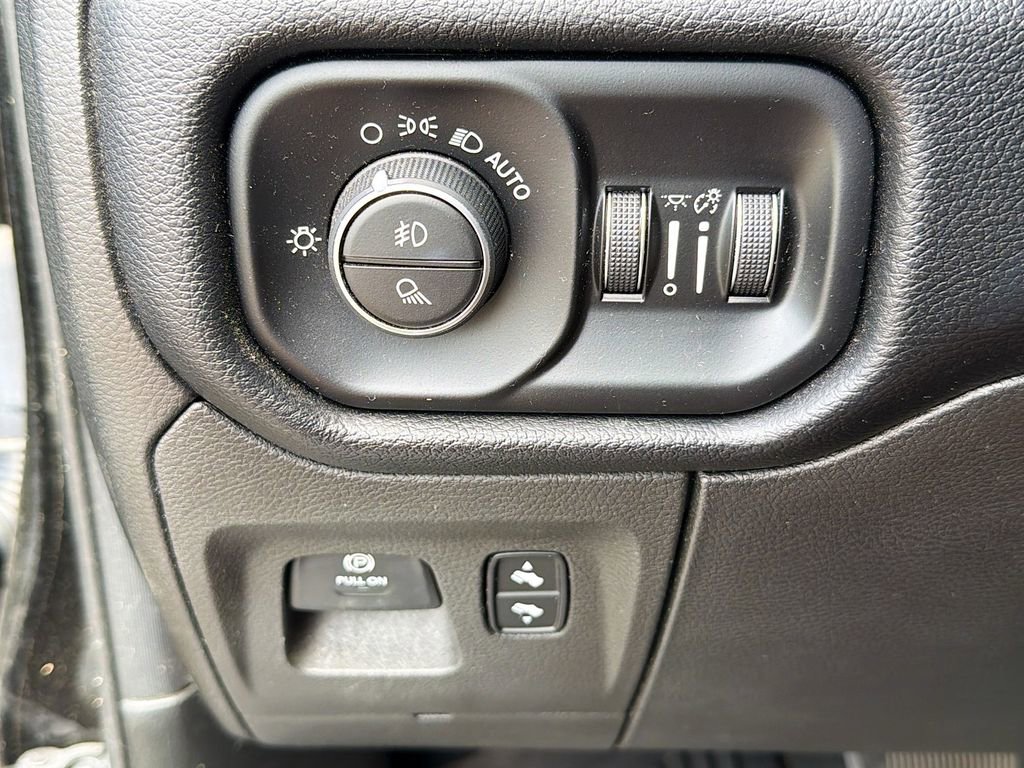 Used 2019 RAM 1500 Laramie w/ Sport Appearance Package image 29