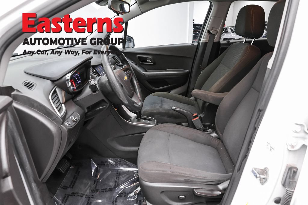 Used 2020 Chevrolet Trax LS w/ Tint and Cruise Package AWD/4WD image 14