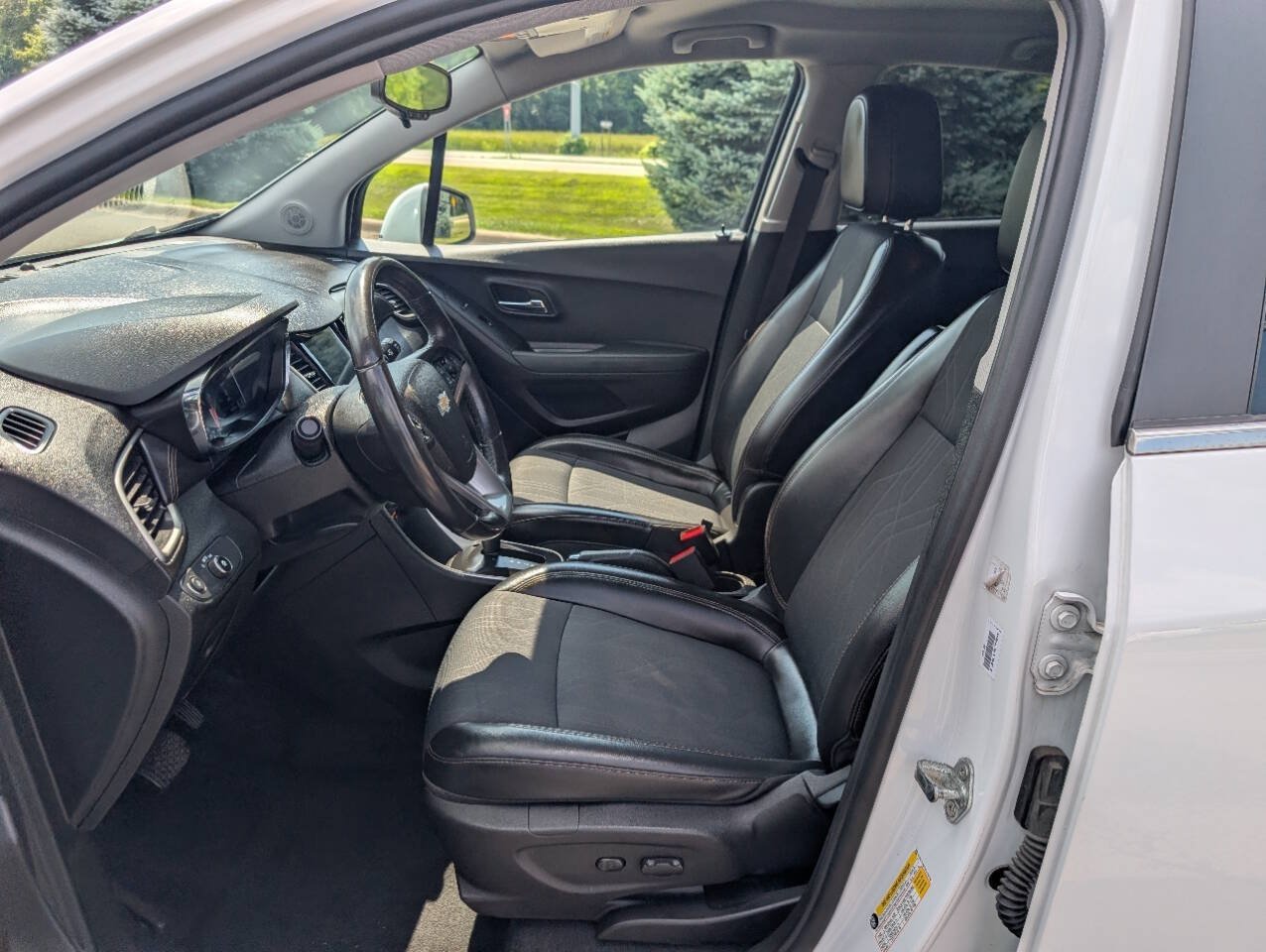 Used 2019 Chevrolet Trax LT w/ LT Convenience Package FWD image 14