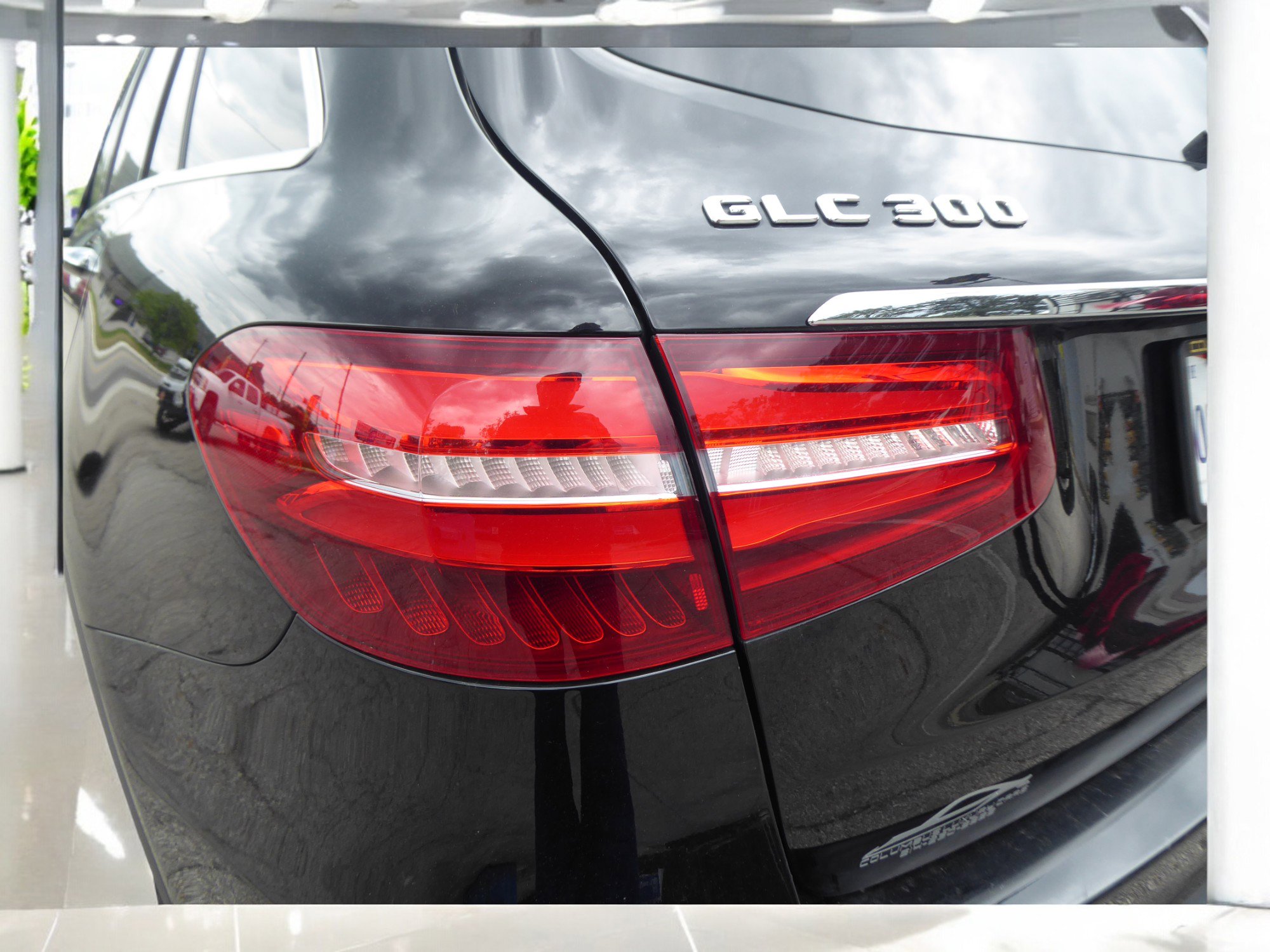 Used 2019 Mercedes-Benz GLC 300 4MATIC w/ Premium Package image 22