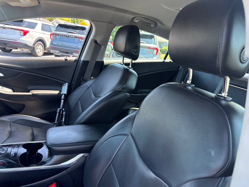 Used 2017 Chevrolet Volt Premier w/ Driver Confidence Package FWD image 23