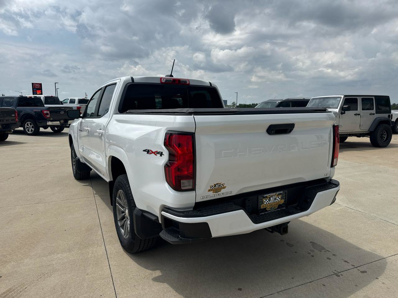 Used 2023 Chevrolet Colorado LT w/ LT Convenience Package II AWD/4WD image 7