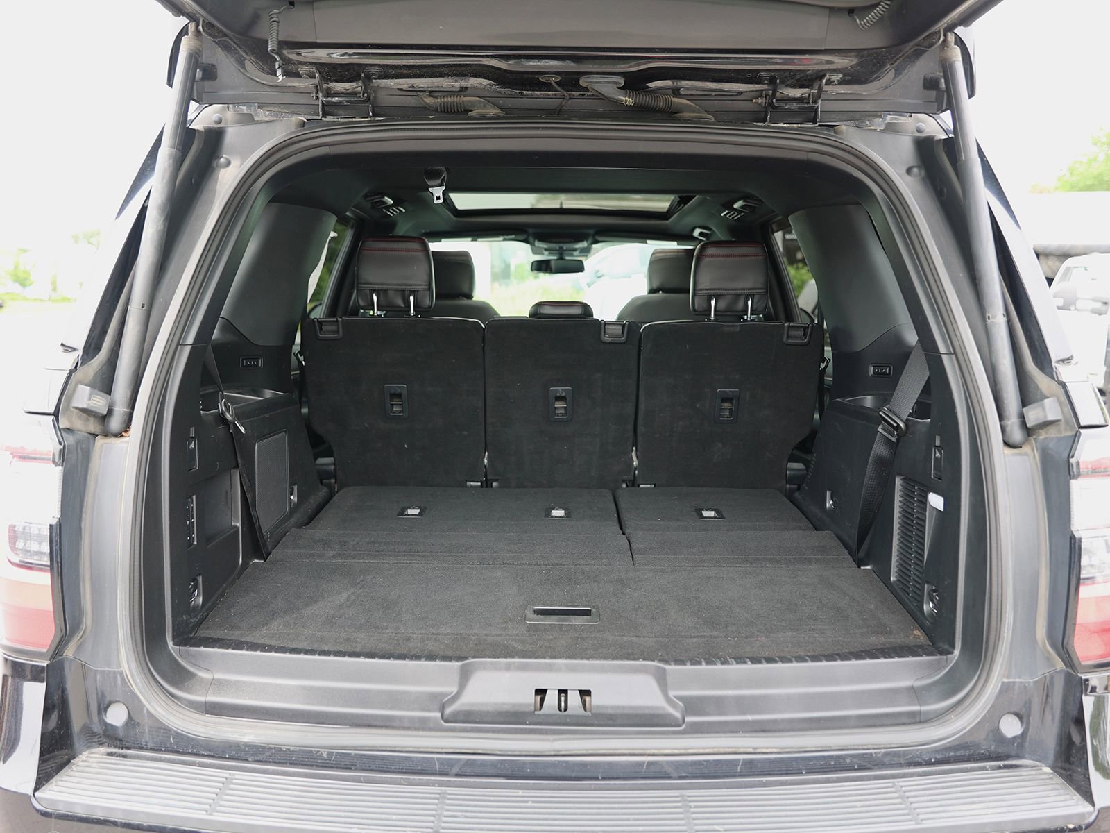 Used 2019 Ford Expedition Limited w/ Equipment Group 303A AWD/4WD image 13