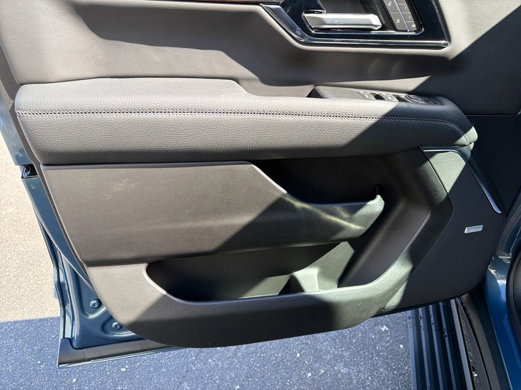 New 2026 GMC Yukon XL Denali w/ Denali Reserve Package image 12