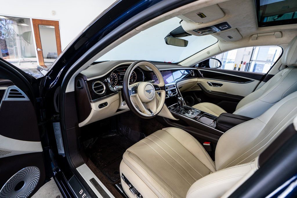 Used 2020 Bentley Flying Spur W12 image 35