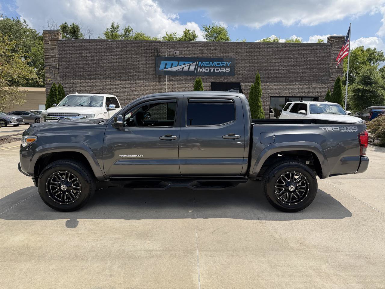 Used 2019 Toyota Tacoma TRD Sport w/ Technology Package AWD/4WD image 8