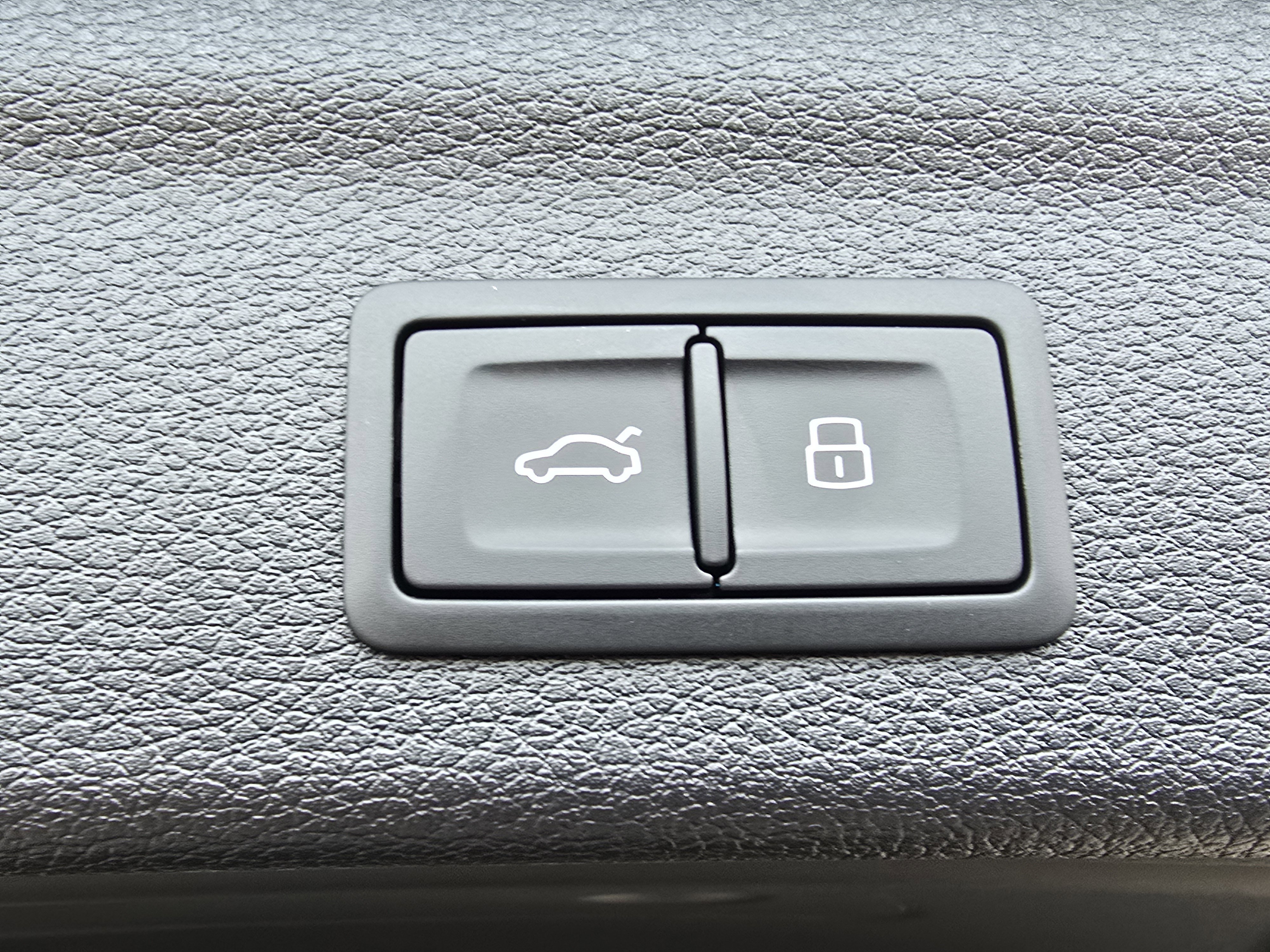 New 2025 Audi Q3 2.0T Premium image 16