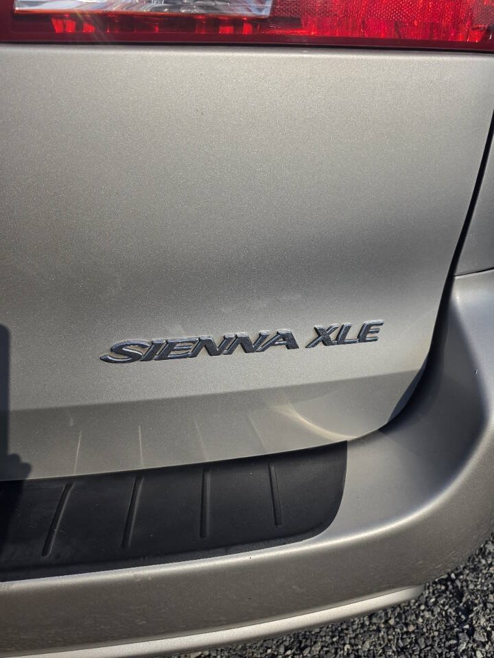 Used 2004 Toyota Sienna XLE w/ XLE Pkg 12 FWD image 9