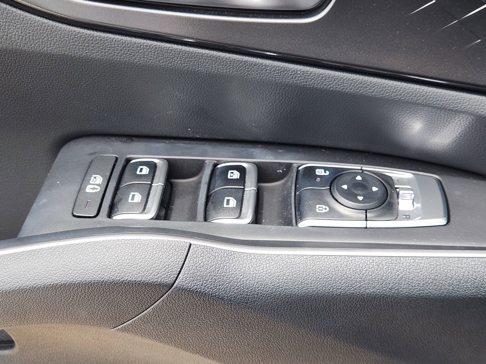 Used 2025 Kia Sorento LX FWD image 27
