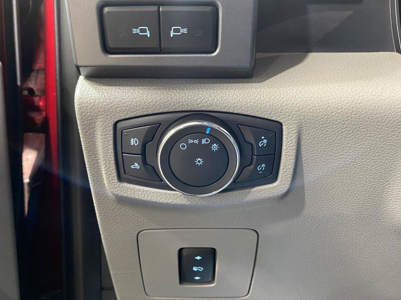 Used 2016 Ford F150 XLT w/ Equipment Group 302A Luxury AWD/4WD image 17