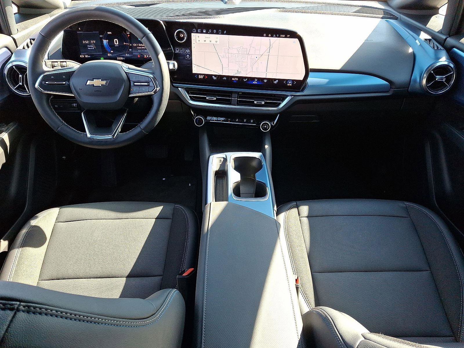 Used 2024 Chevrolet Equinox EV LT image 10