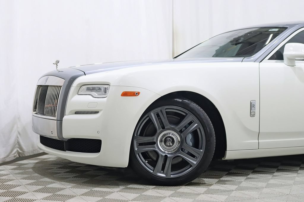 Used 2016 Rolls-Royce Ghost RWD image 2