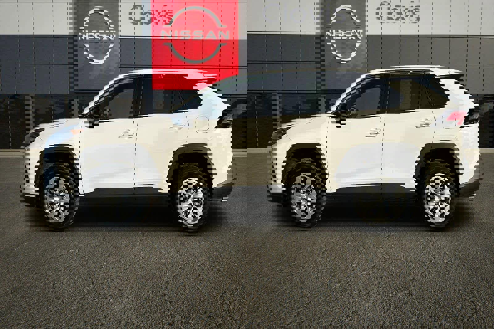 Used 2022 Toyota RAV4 LE image 6