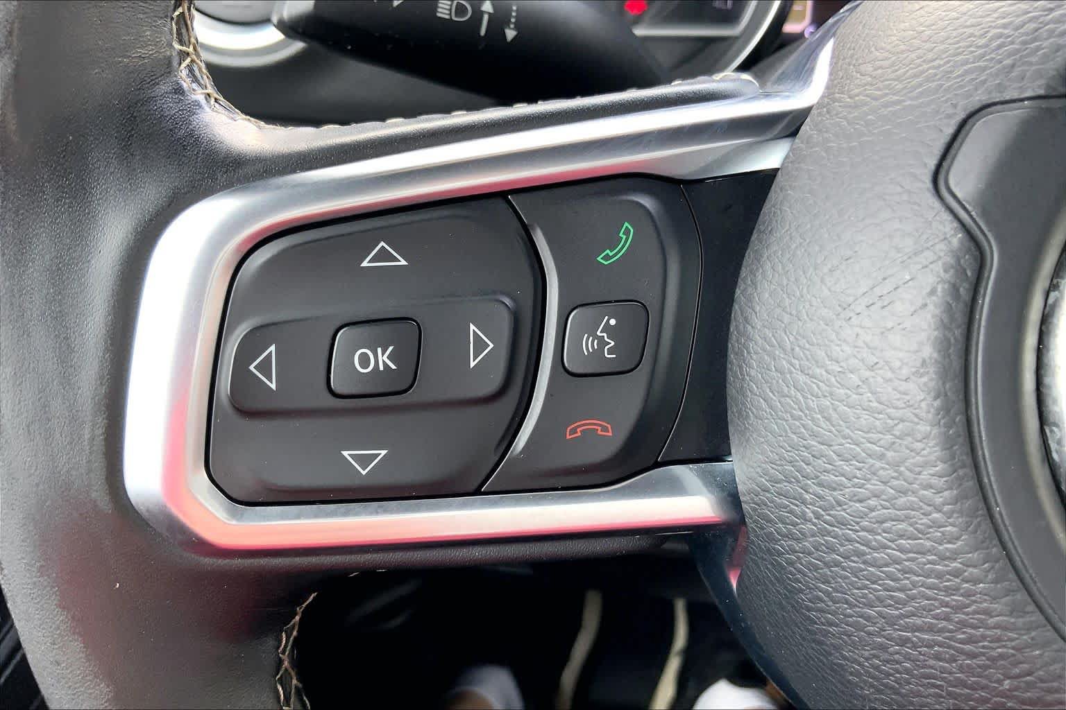 Used 2018 Jeep Wrangler Unlimited Sahara w/ Dual Top Group AWD/4WD image 24