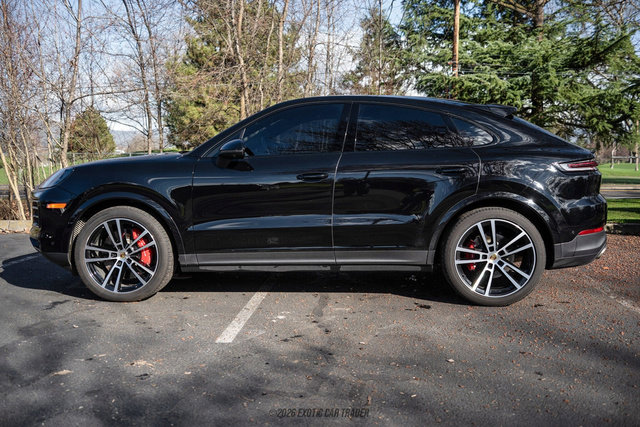 Used 2024 Porsche Cayenne S AWD/4WD image 3