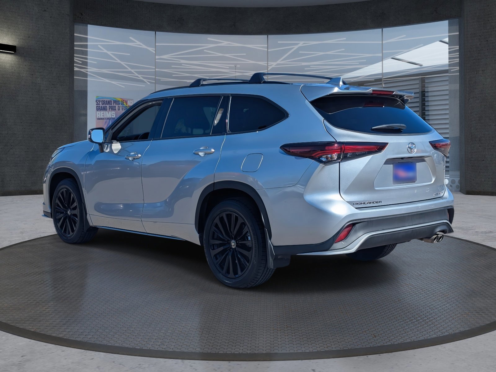 Used 2024 Toyota Highlander XSE image 4