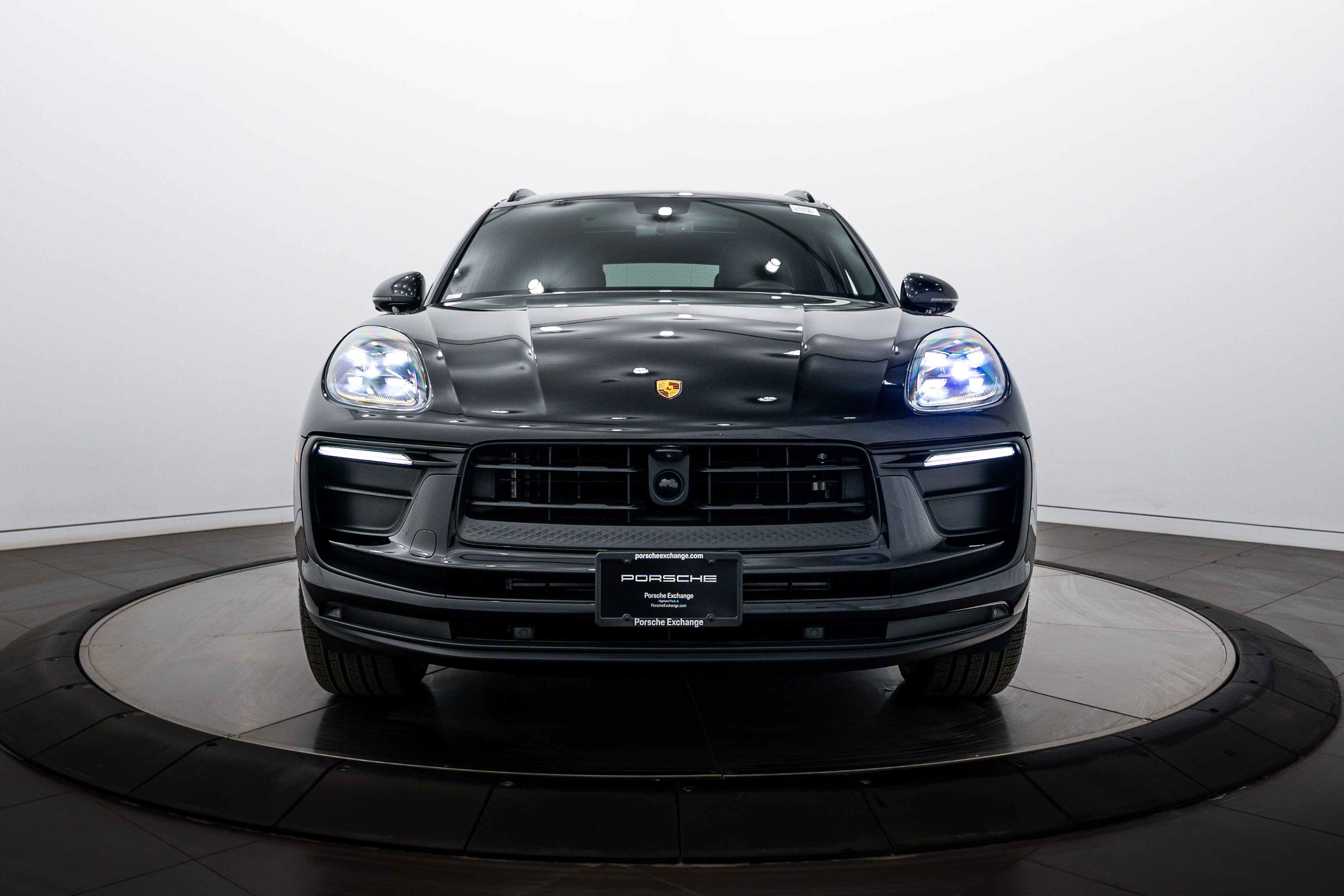 Certified 2026 Porsche Macan AWD/4WD image 10