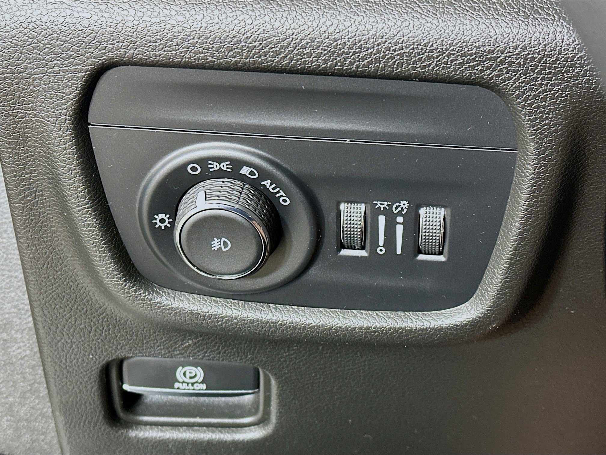 Used 2023 Jeep Grand Cherokee Limited image 17