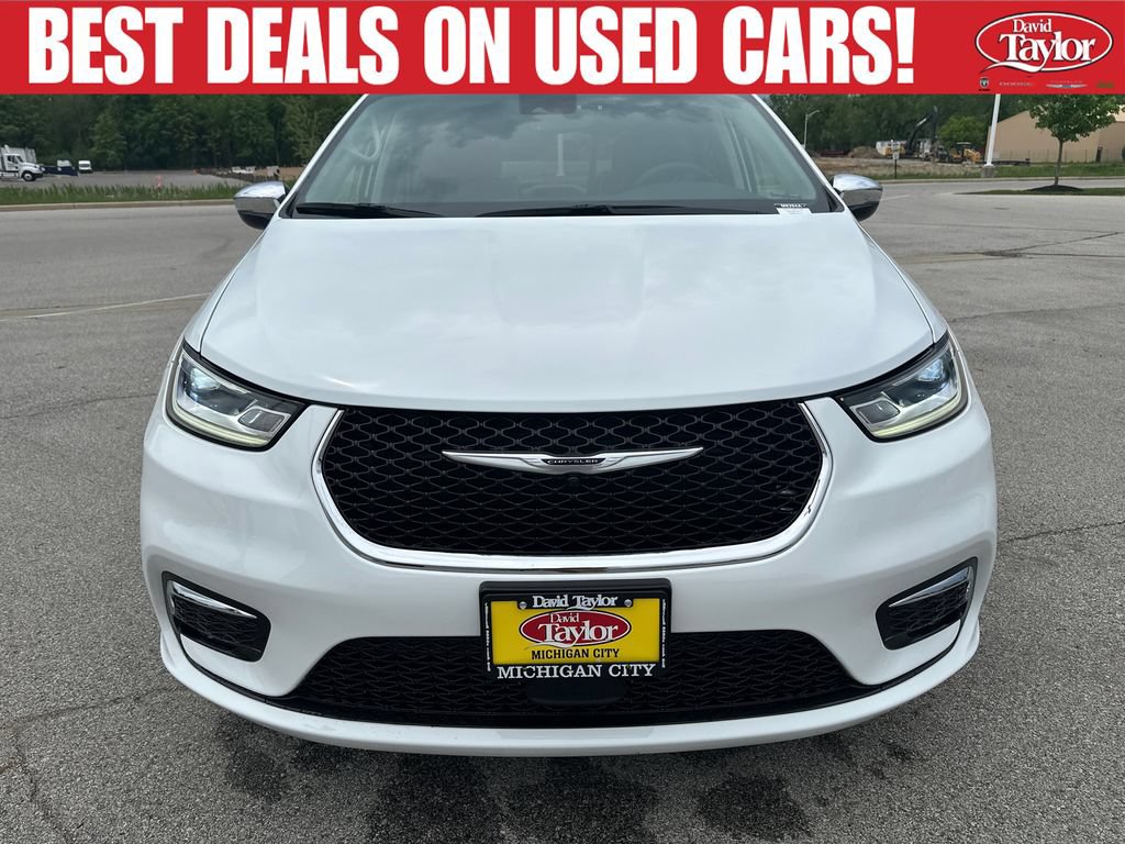 Used 2023 Chrysler Pacifica Limited w/ Uconnect Theater Family Group AWD/4WD image 9