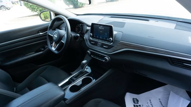 Used 2023 Nissan Altima 2.5 SV FWD image 14