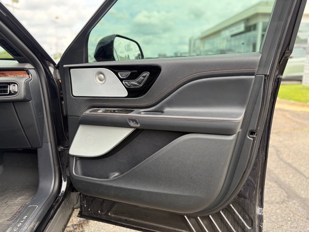 Used 2025 Lincoln Aviator Black Label w/ Jet Appearance Package AWD/4WD image 20