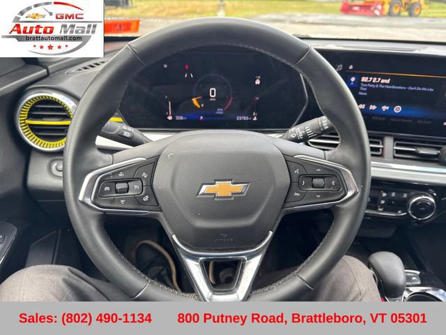Used 2024 Chevrolet Trax LT w/ Sunroof Package FWD image 16