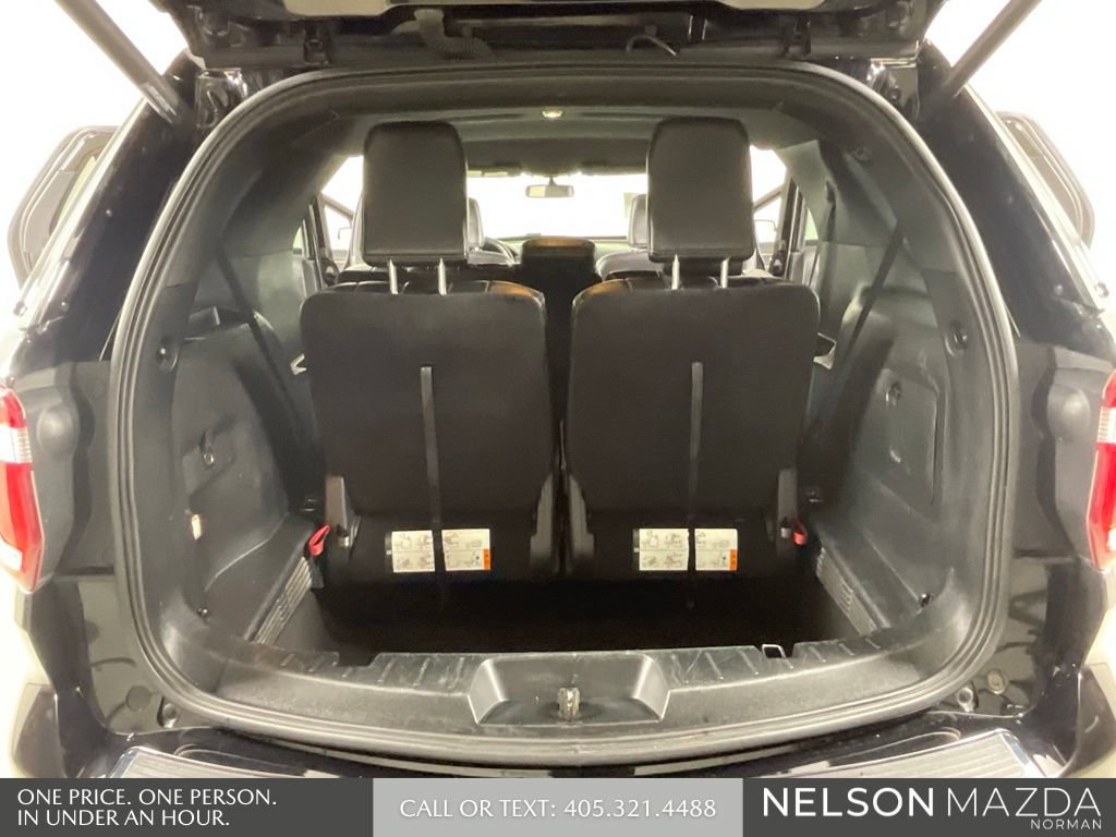 Used 2018 Ford Explorer XLT w/ Equipment Group 202A FWD image 13
