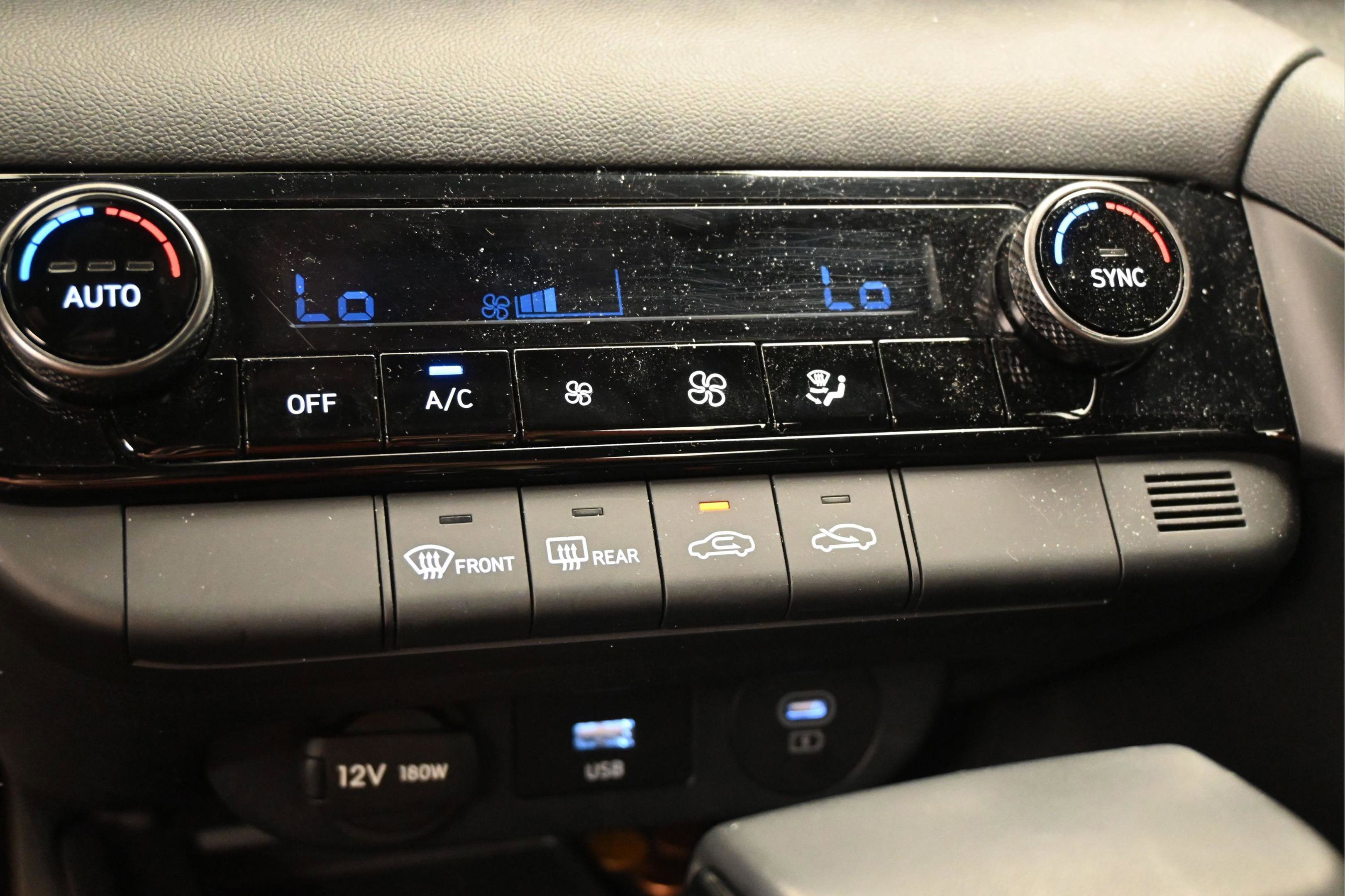 Used 2025 Hyundai Elantra Sport FWD image 30