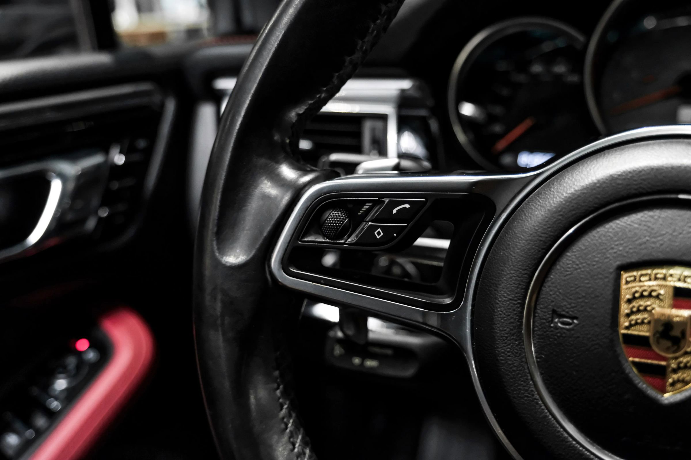 Used 2017 Porsche Macan S image 19