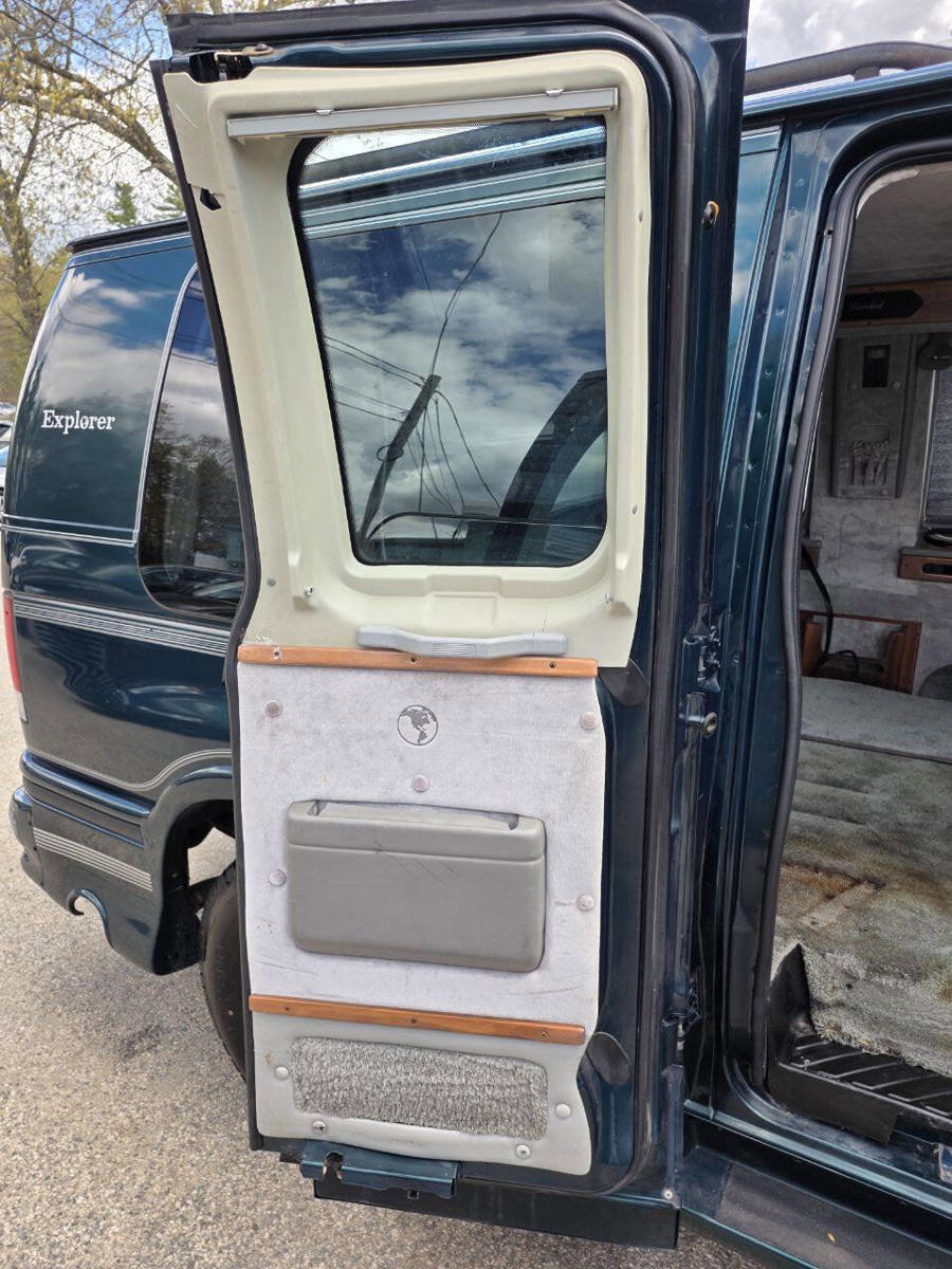 Used 1999 Ford E-150 and Econoline 150 RWD image 14