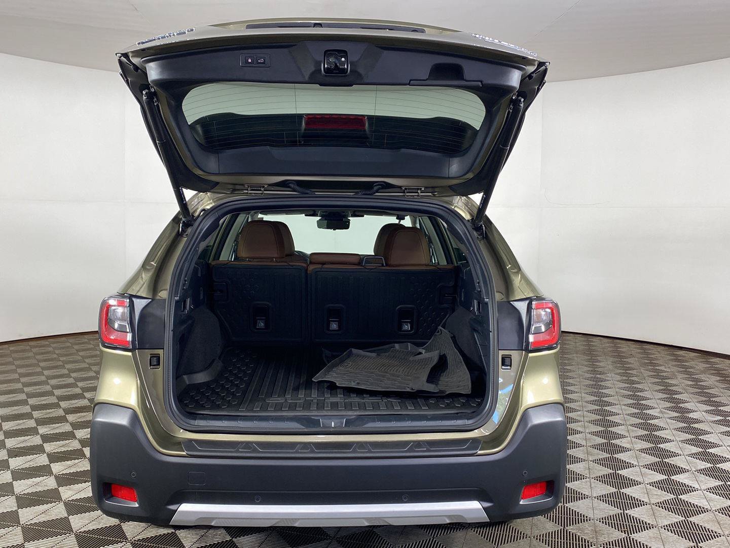 Used 2024 Subaru Outback Touring AWD/4WD image 7