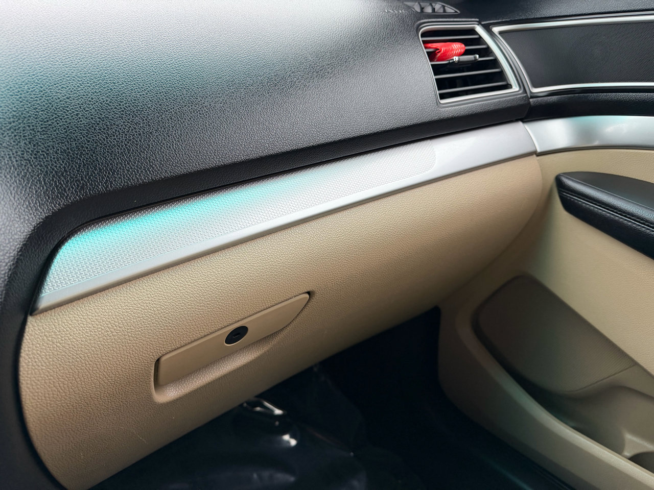 Used 2016 Ford Explorer XLT w/ Equipment Group 202A image 24