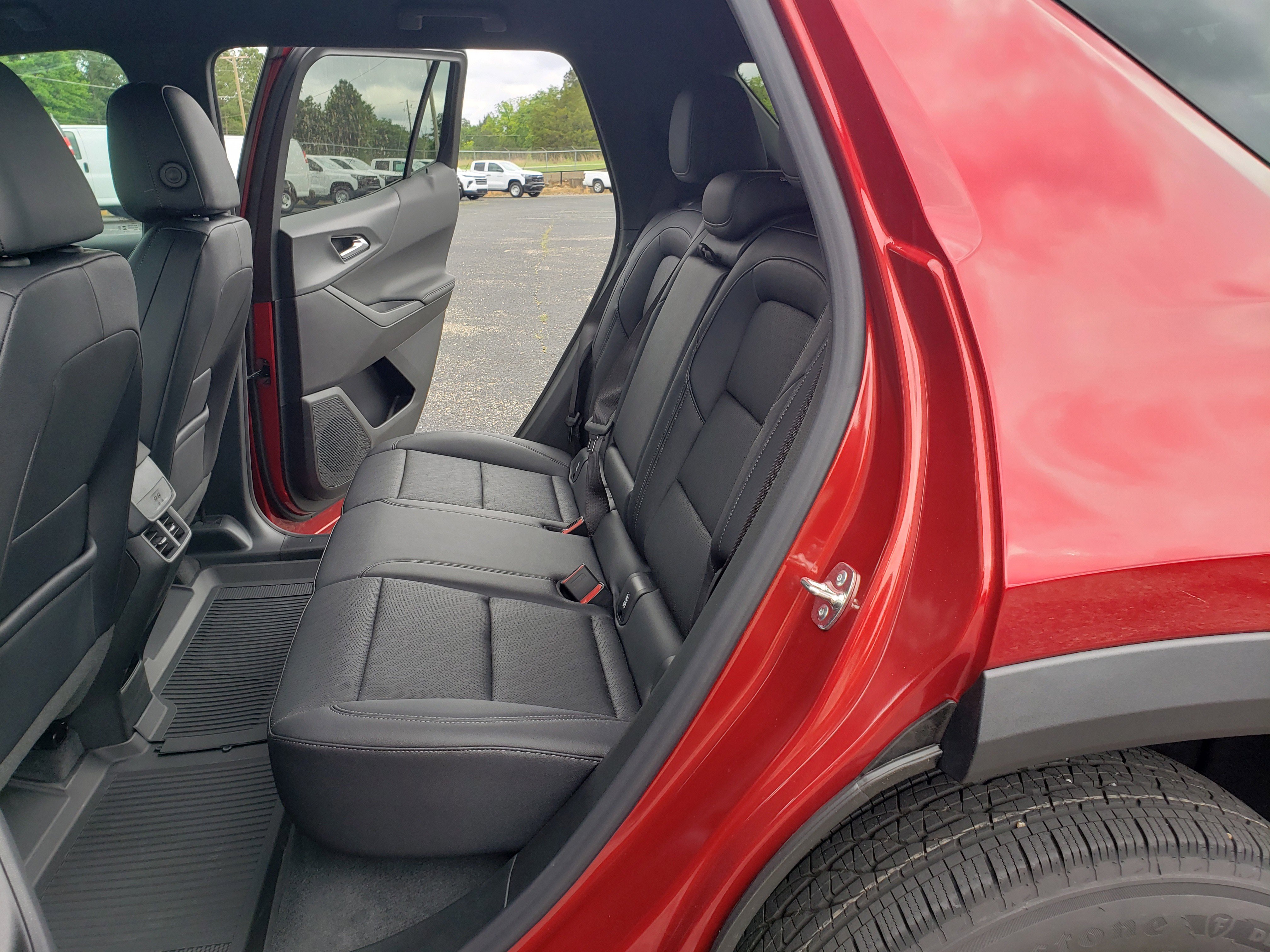New 2026 Chevrolet Equinox LT w/ Convenience Package II FWD image 33