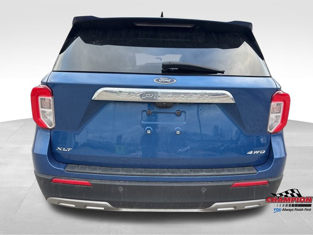 Used 2022 Ford Explorer XLT w/ Equipment Group 202A image 4