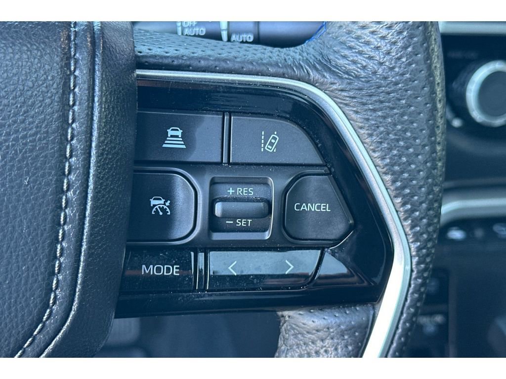 Used 2025 Toyota Tundra Platinum AWD/4WD image 28