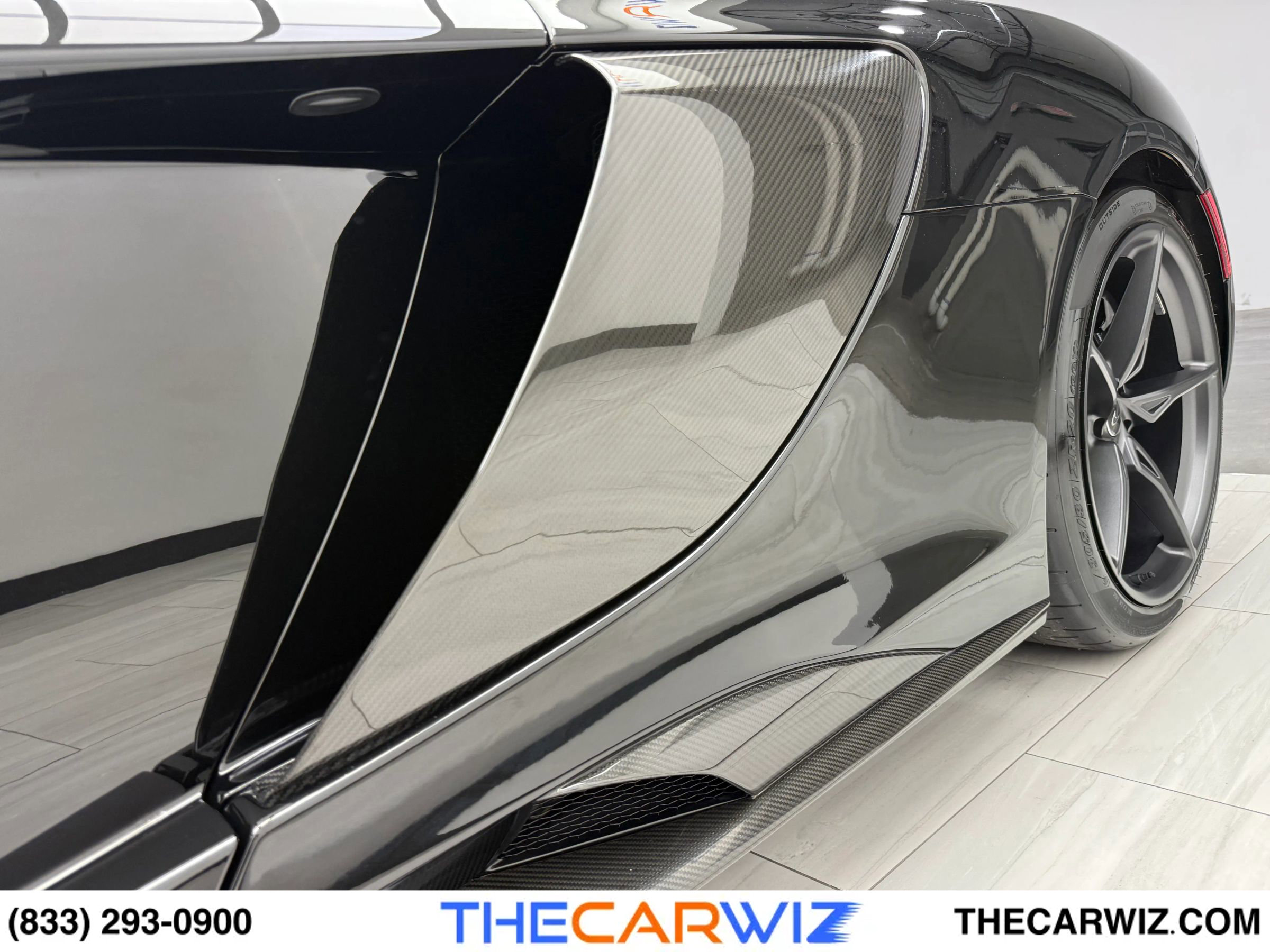 Used 2016 McLaren 675LT Spider image 16