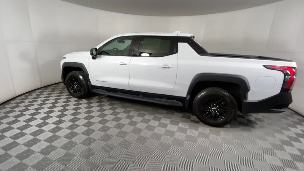 New 2025 Chevrolet Silverado EV LT image 9