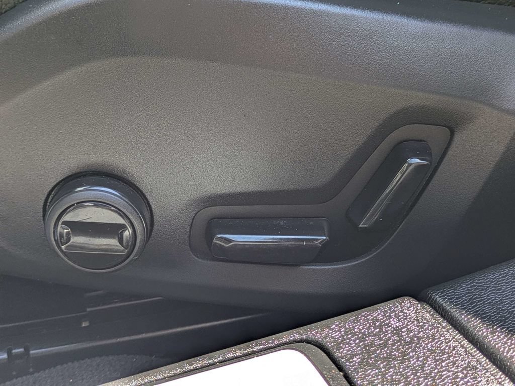 Certified 2025 Volvo S60 B5 Plus AWD/4WD image 18