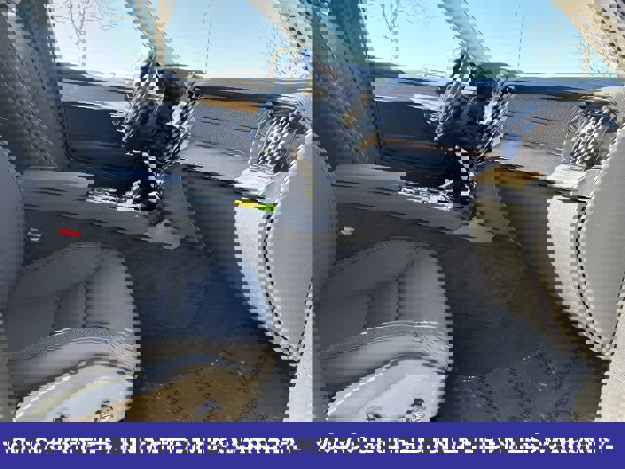 Certified 2025 Volvo XC90 B6 Plus image 36