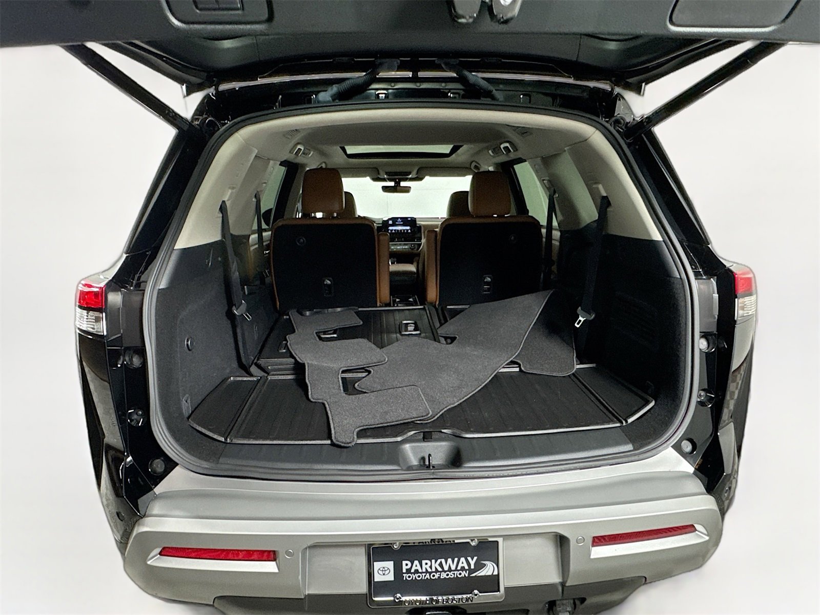 Used 2023 Nissan Pathfinder Platinum image 24