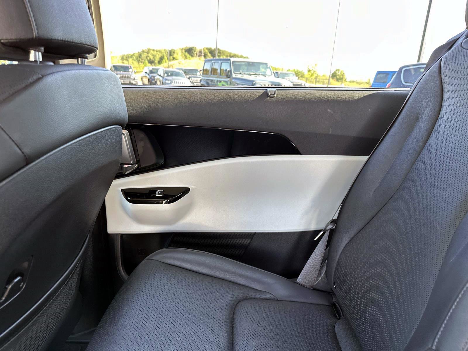 Used 2024 Kia Carnival SX Prestige image 17