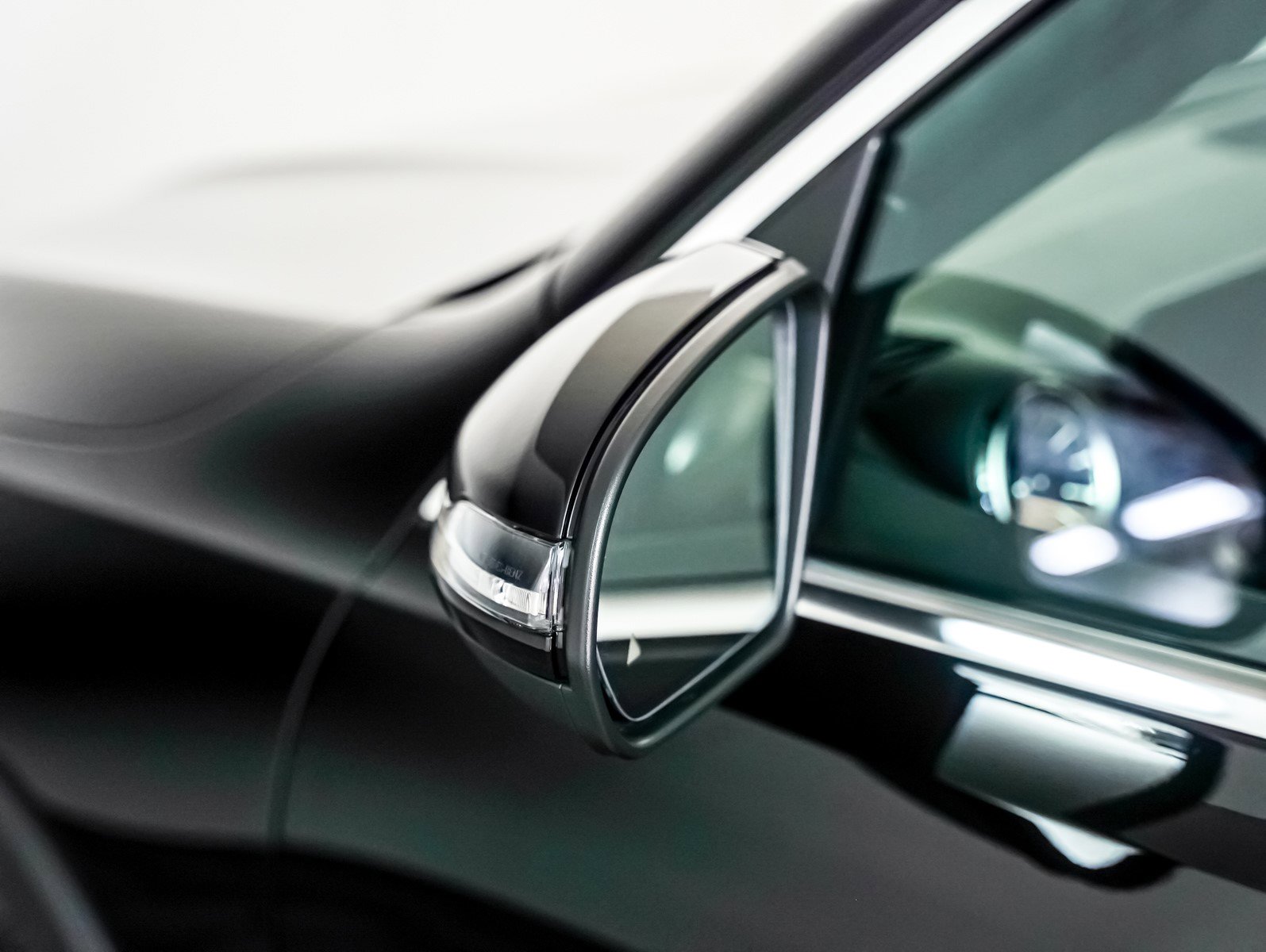 New 2025 Mercedes-Benz GLB 250 4MATIC image 25