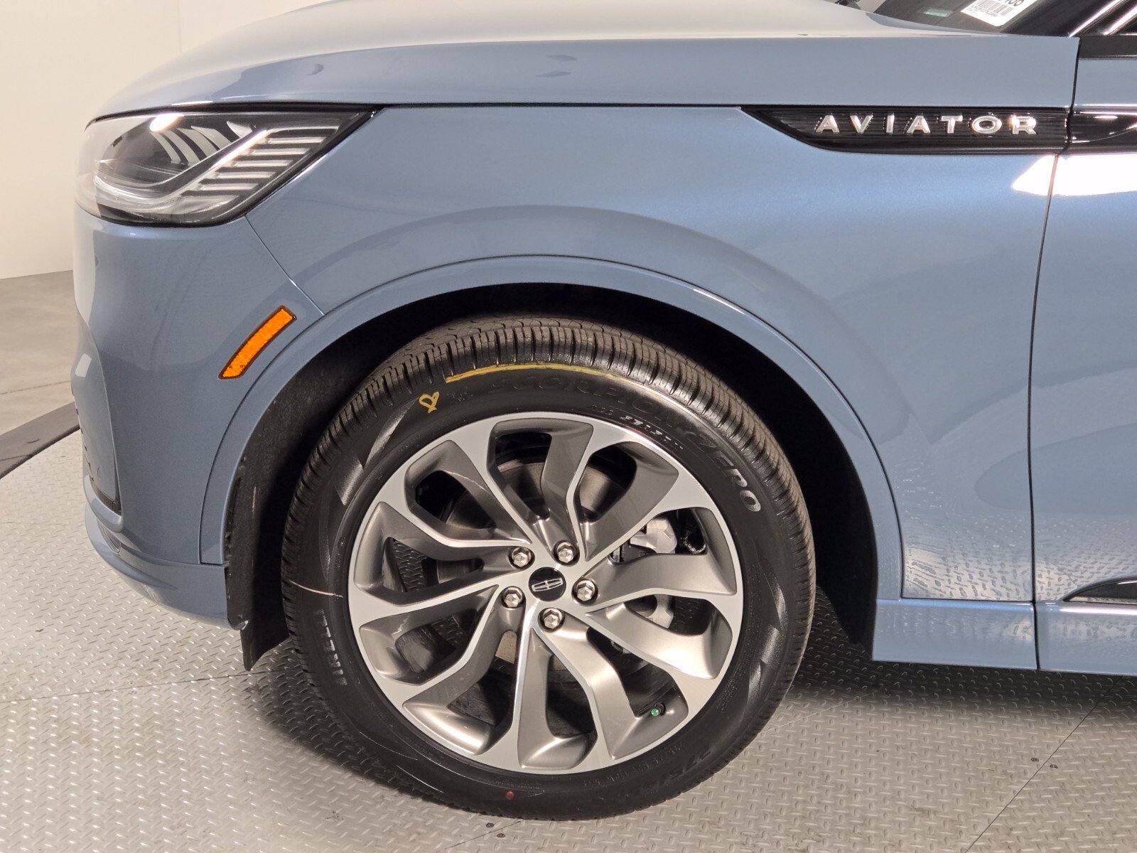 New 2026 Lincoln Aviator AWD w/ Jet Appearance Package image 11