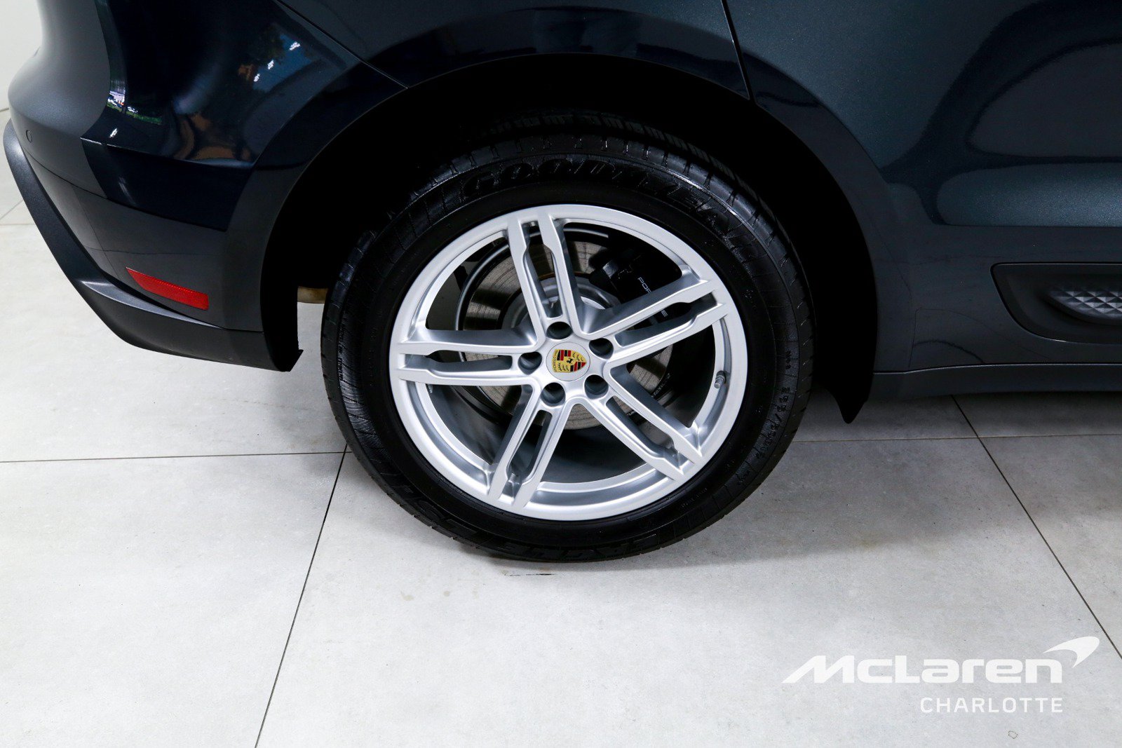 Used 2024 Porsche Macan AWD/4WD image 33