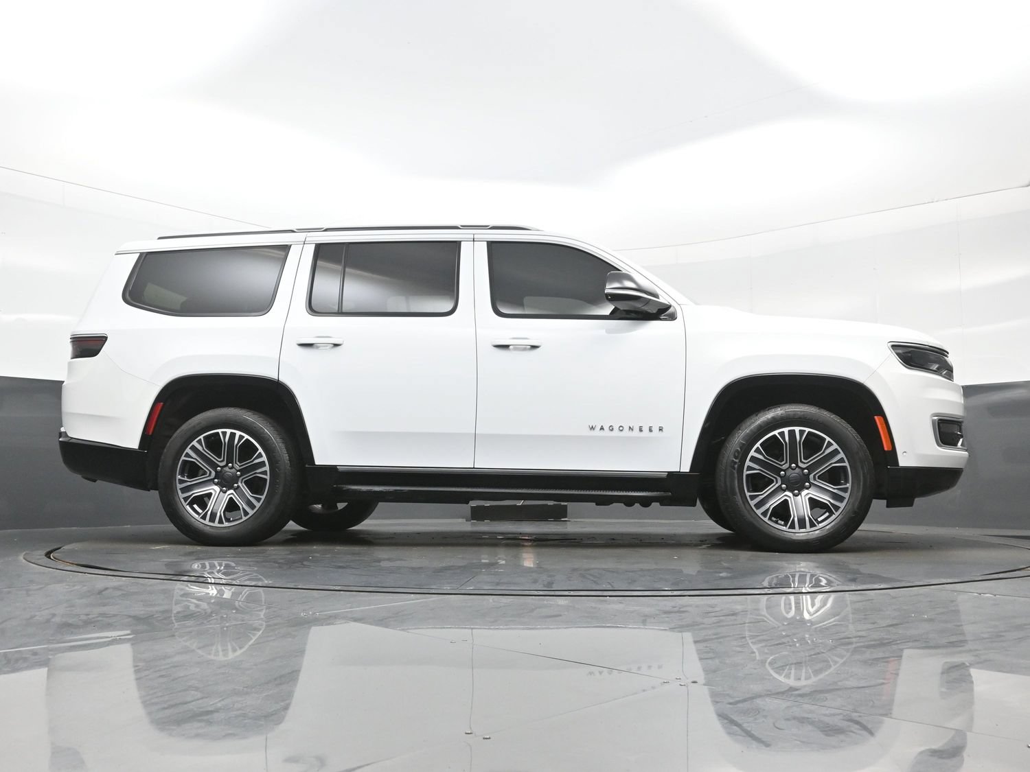 Used 2023 Jeep Wagoneer Series II AWD/4WD image 34