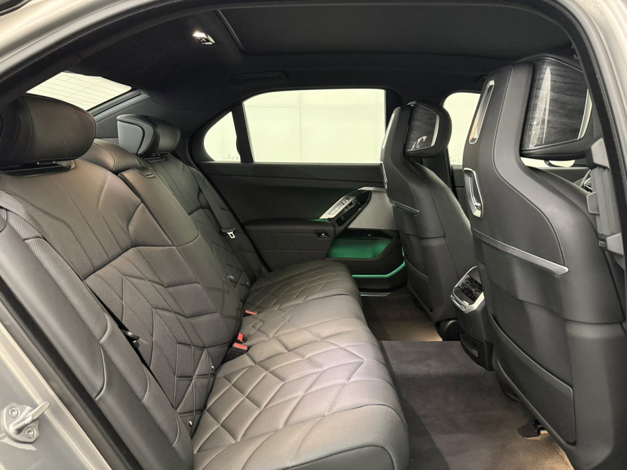 Used 2023 BMW i7 xDrive60 image 13